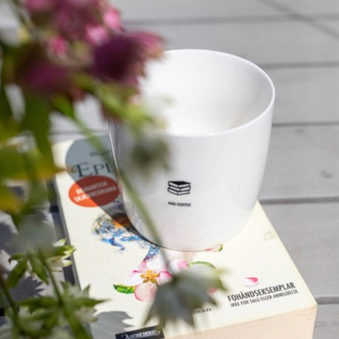 sögne mug white ikon books and coffee