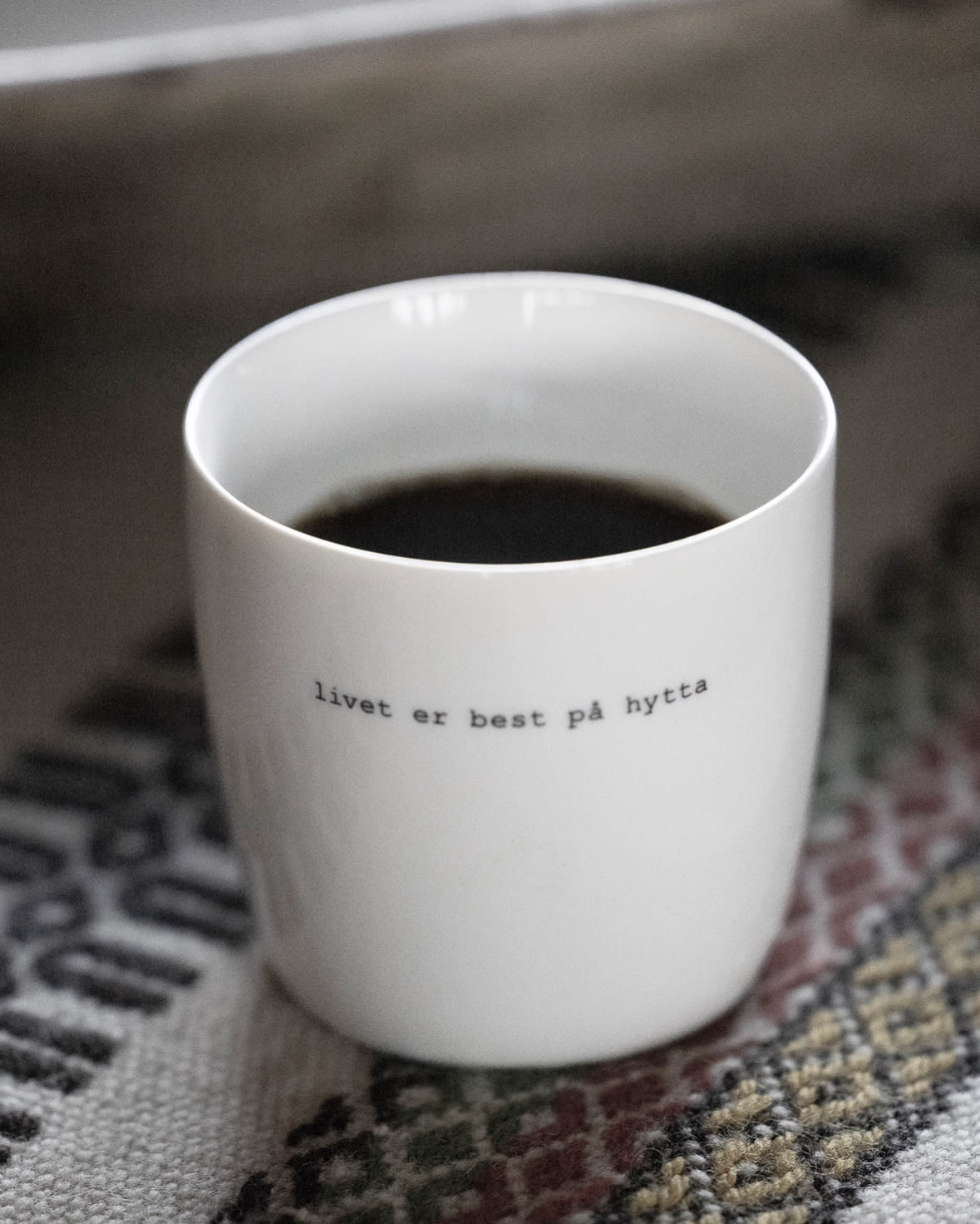 sögne mug white  livet er best på hytta