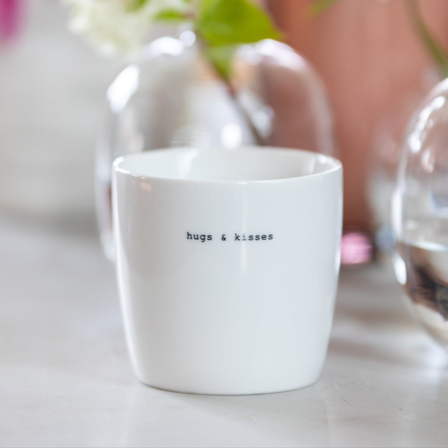 sögne krus hvit hugs and kisses
